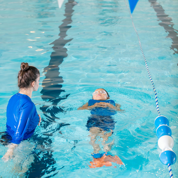 Piscină cu apă sărată pentru activități terapeutice și recreative